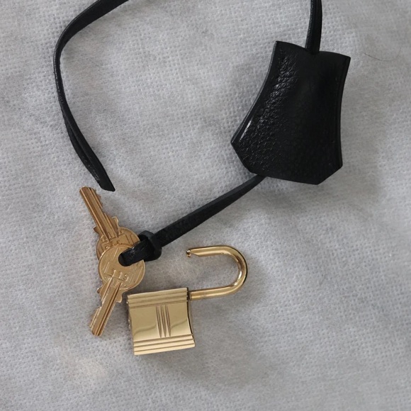 HERMES Birkin 35 Black Handbag Noir Togo‎ with Gold Hardware A Square Engraved - Picture 5 of 16